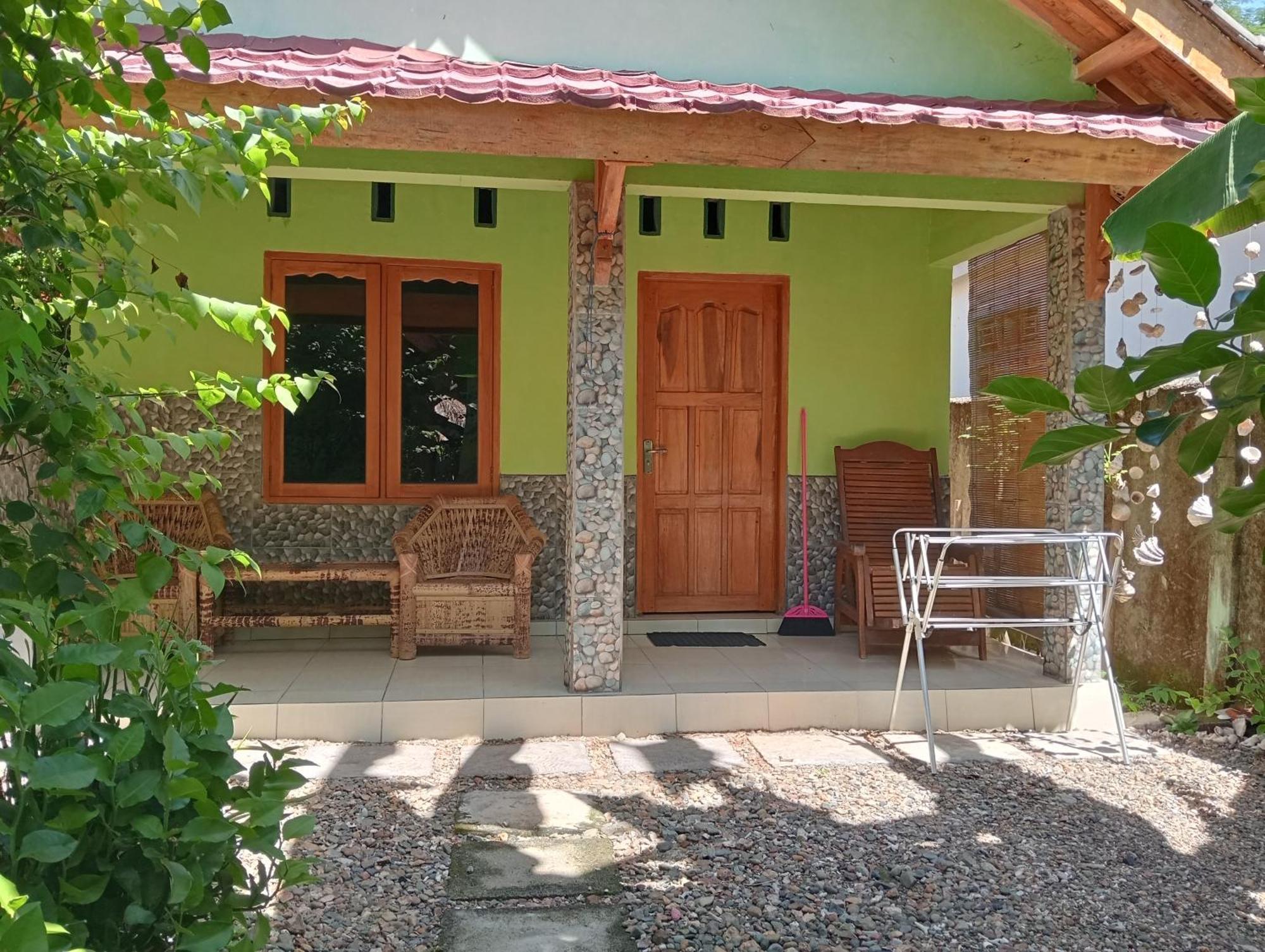 Pelangi Homestay Bungalow Gili Gede Sekotong Eksteriør bilde