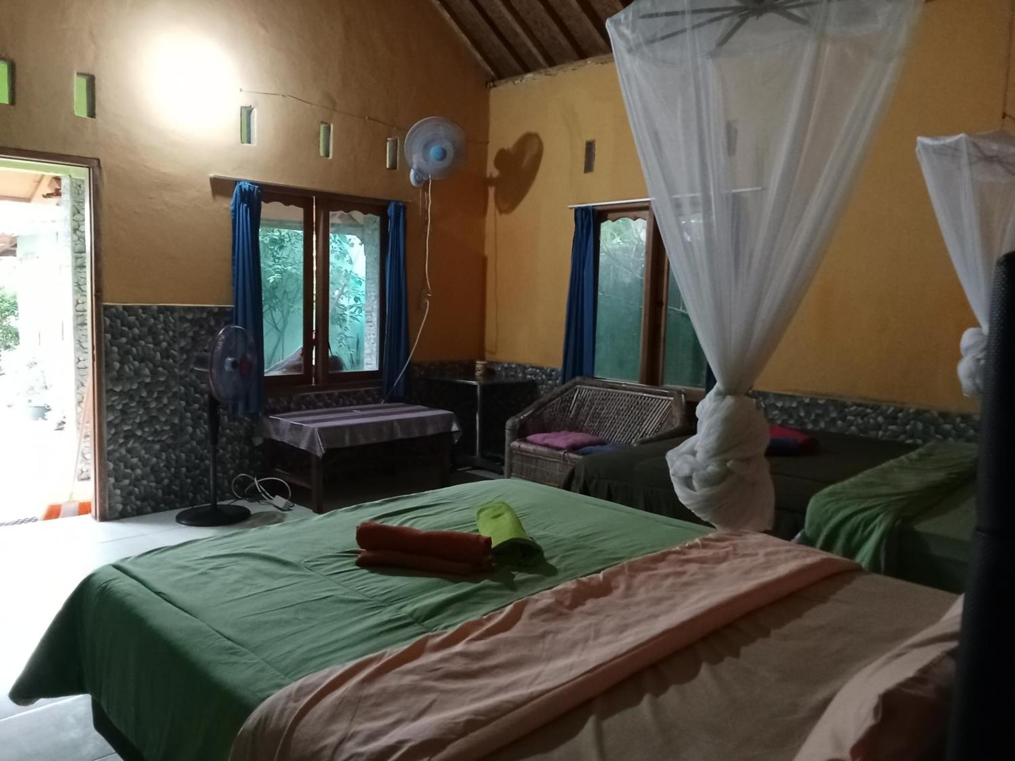 Pelangi Homestay Bungalow Gili Gede Sekotong Rom bilde